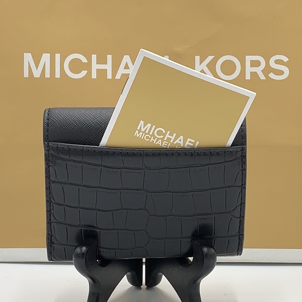 MICHAEL KORS
Carmen Medium Faux Leather Wallet
BLACK COLOR - Picture 4 of 11